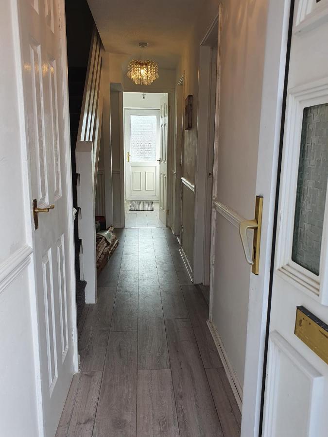 Bv Luxury Spacious 3 Bedroom House At Isaac Close Manchester Exterior photo