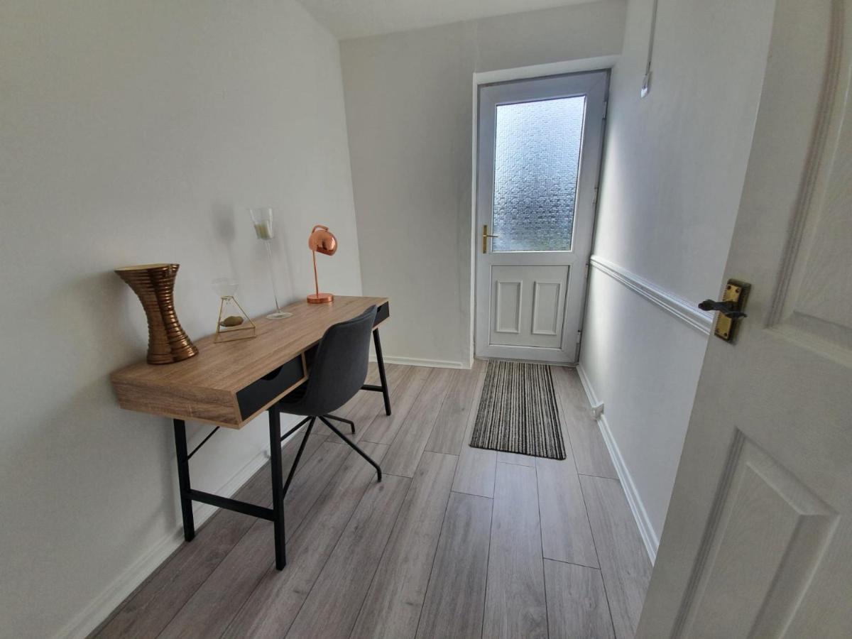 Bv Luxury Spacious 3 Bedroom House At Isaac Close Manchester Exterior photo