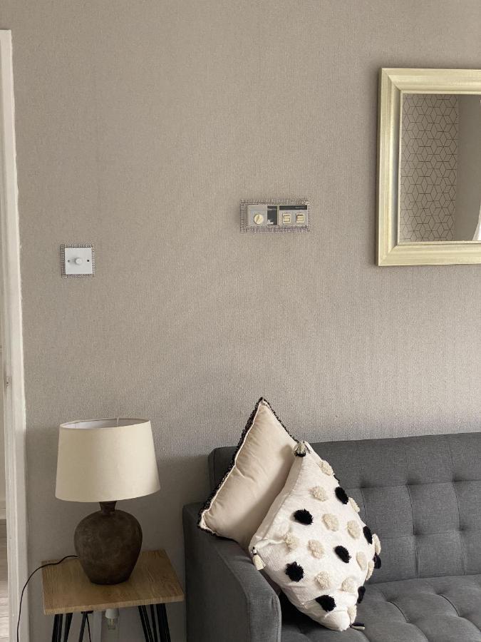 Bv Luxury Spacious 3 Bedroom House At Isaac Close Manchester Exterior photo